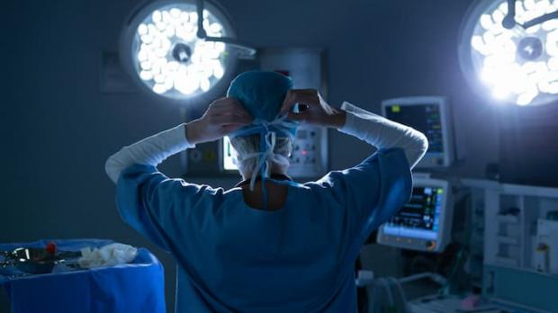 Surgeon in the theatre getting ready for an operation