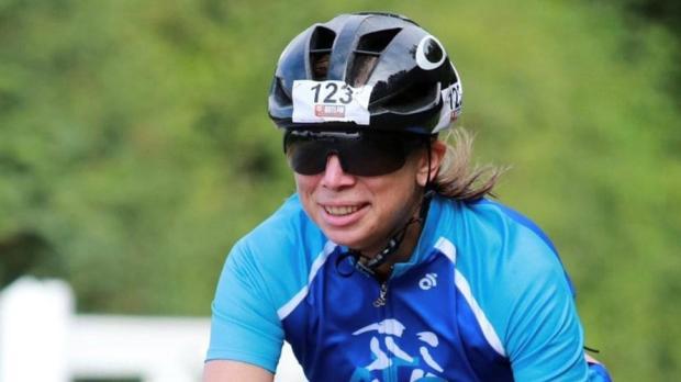 Alison Waters competing in a triathlon