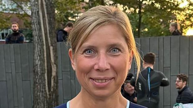 Alison Waters wearing Great Britain Triathlon kit. 