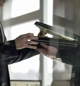Business man being bribed ransom - Kindnap & Ransom - Howden Belgium