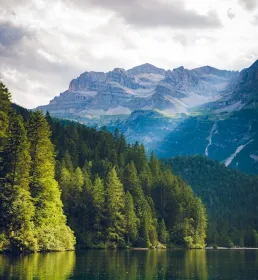 Lac et montagne