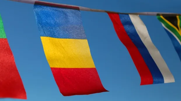 Drapeaux qui flottent Drapeaux qui flottent