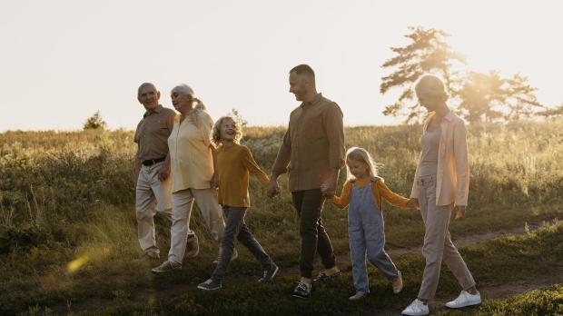 Famille dans la nature