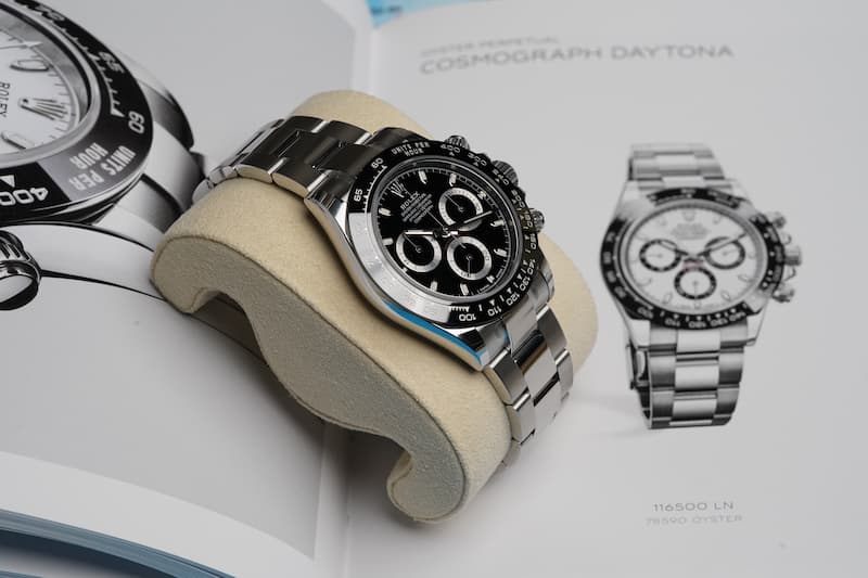 Silver Daytona Rolex Watch with catalogue