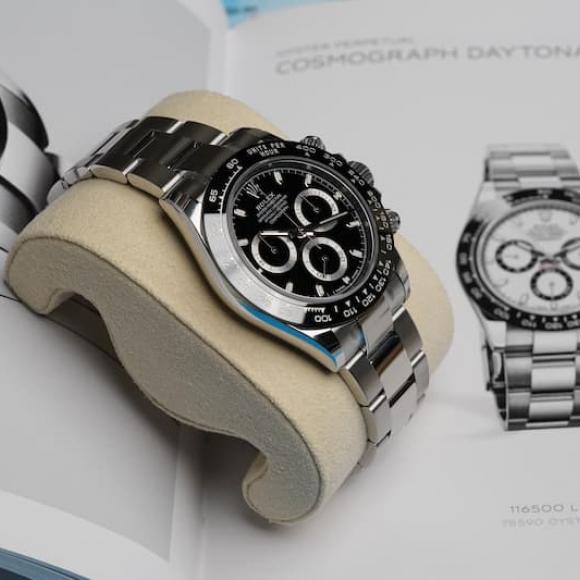 Silver Daytona Rolex Watch with catalogue