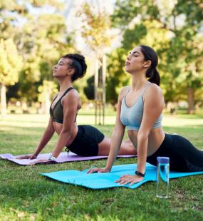 yoga class outdoors - employee benefits - Howden Belgium
