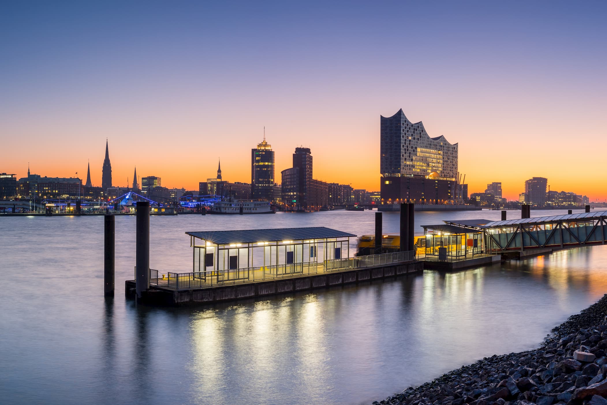 Hamburg by night