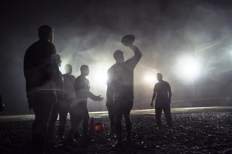 Team playing rugby