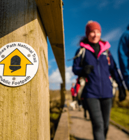 Ramblers on the Thames trail