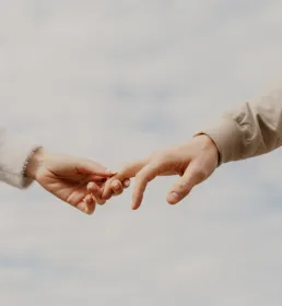 holding-hands