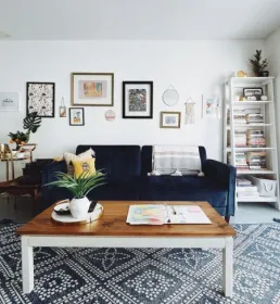 Living room with central table on a rug
