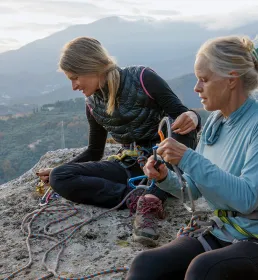 2 women preparing to abseil