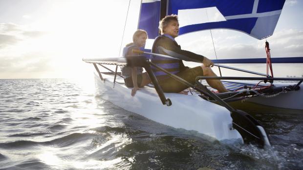 2 friends sitting on sailboat