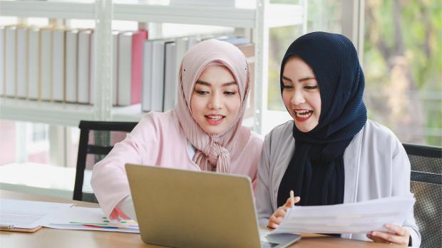 Muslim business woman