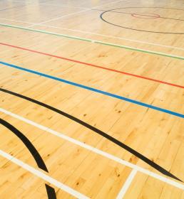 schadevergoeding-voor-een-gebrekkige-sportvloer-in-hoeverre-zijn-opdrachtgevers-aansprakelijk