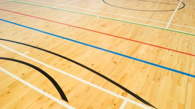 schadevergoeding-voor-een-gebrekkige-sportvloer-in-hoeverre-zijn-opdrachtgevers-aansprakelijk