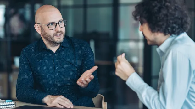 Mannen in gesprek