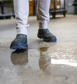 Man about to slip in puddle - Public liability 