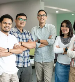 5 young Filipinos at work 