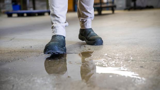 Man about to slip in puddle - Public liability 