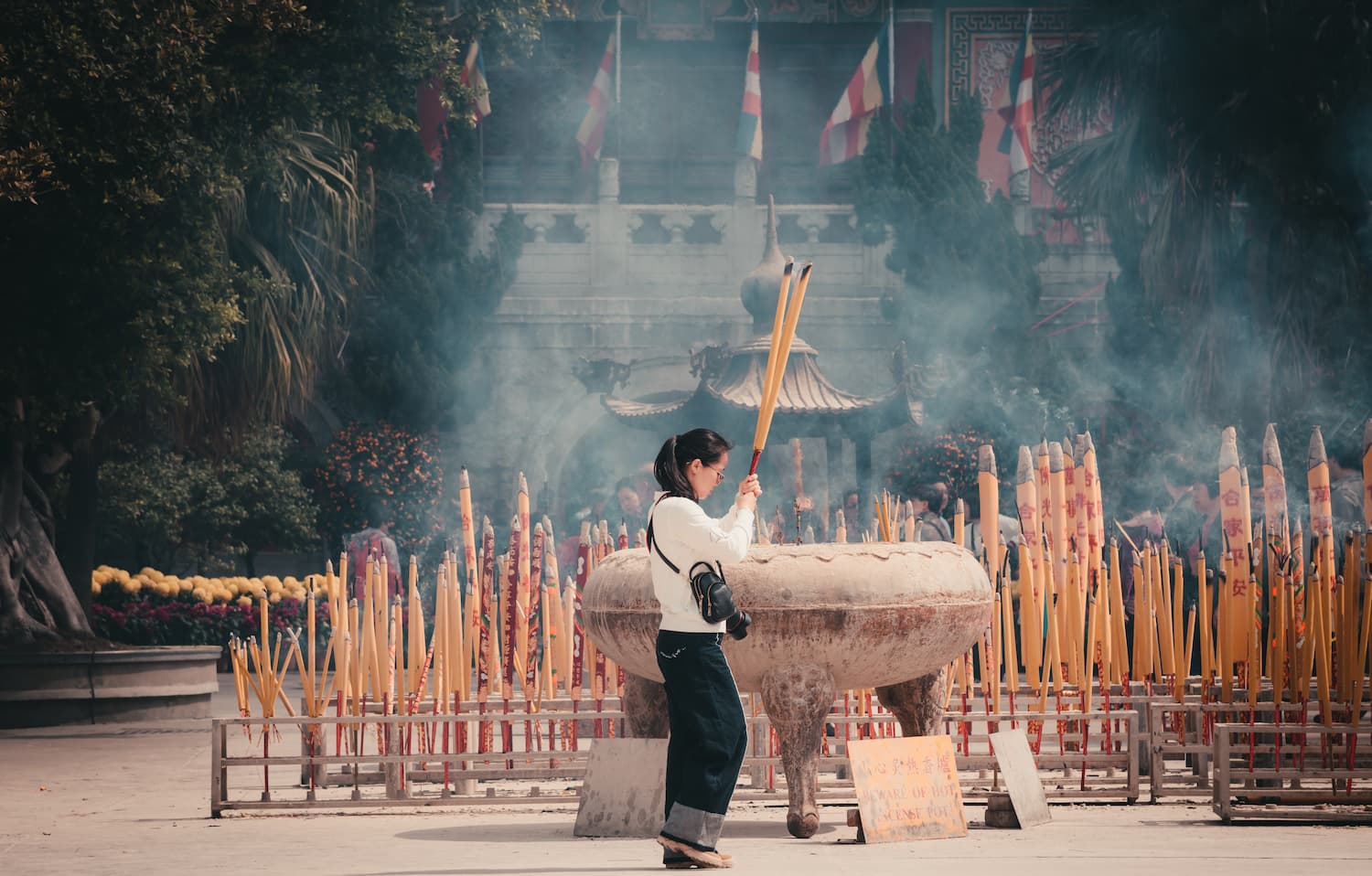 อยากมีความรักสักที ไหว้พระขอพรที่ไหนให้ได้ให้โดน!