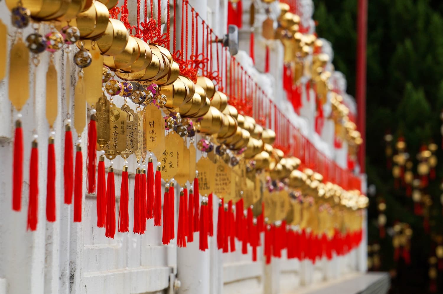 อยากมีความรักสักที ไหว้พระขอพรที่ไหนให้ได้ให้โดน!