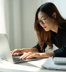 Young Asian business woman working on laptop
