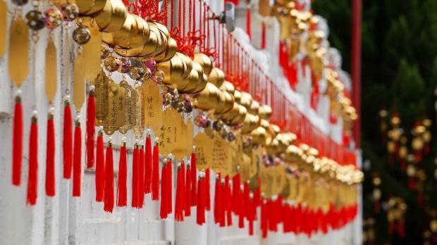 อยากมีความรักสักที ไหว้พระขอพรที่ไหนให้ได้ให้โดน!
